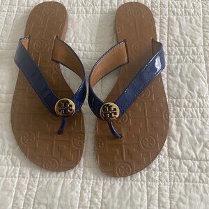 Tory Burch Thora Blue Patent Leather Gold Logo Flip Flops Size 7M
